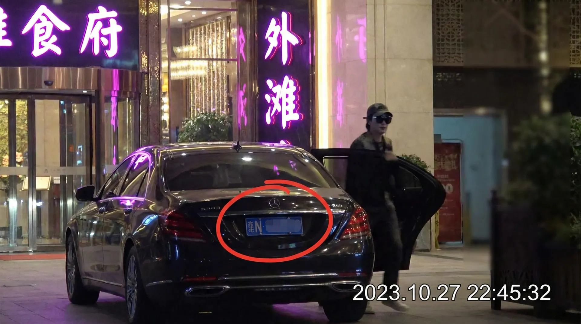UAA小说 - 豪车餐厅外偷拍